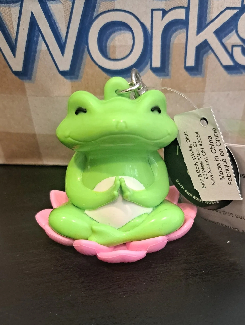 Bath & Body Works Green Frog on Pink Lotus Pocketbac Holder - Picture 1 of 3